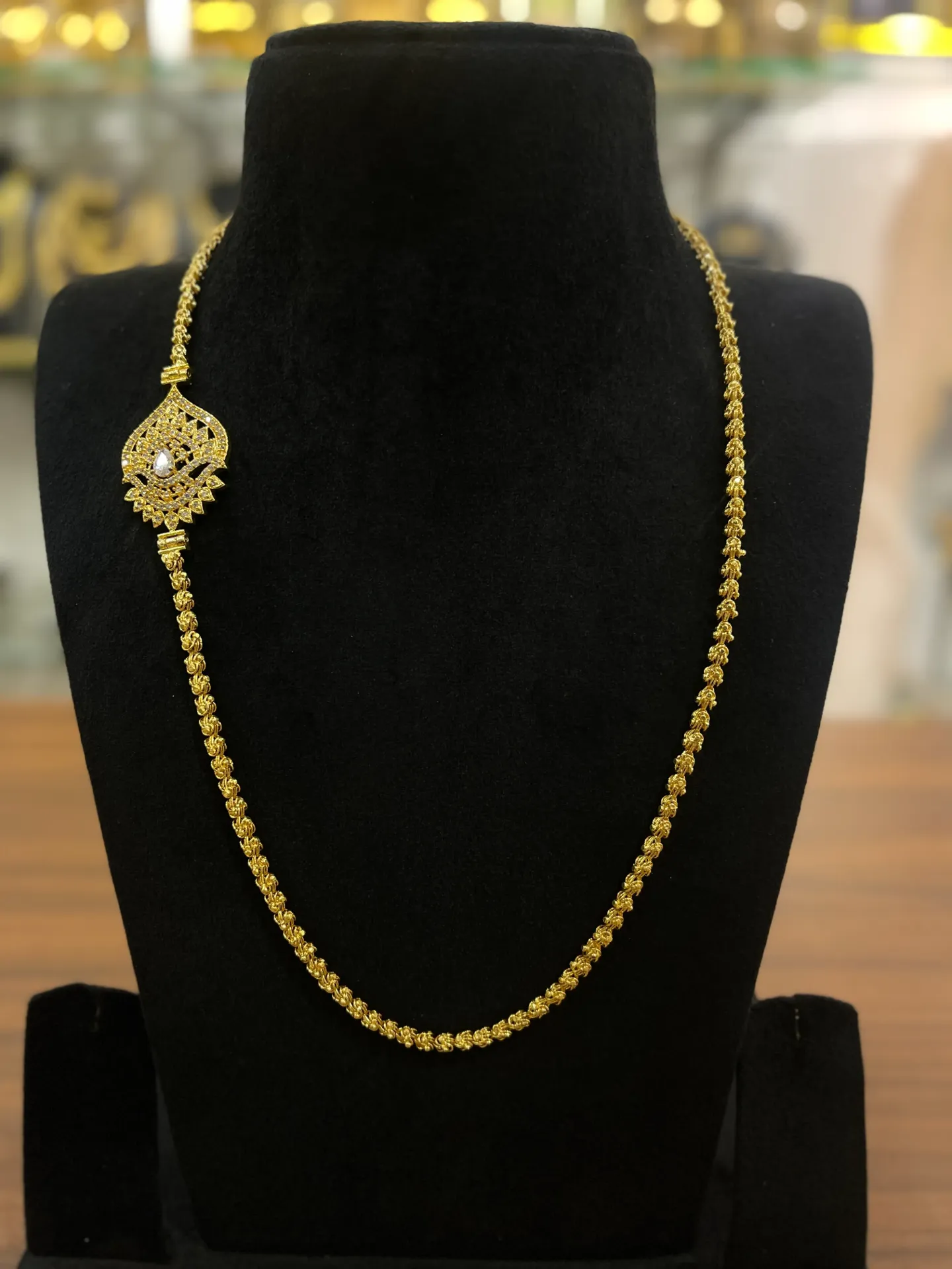 Exquisite Mogappu Necklace | Traditional Side Pendent Chains MGP 31