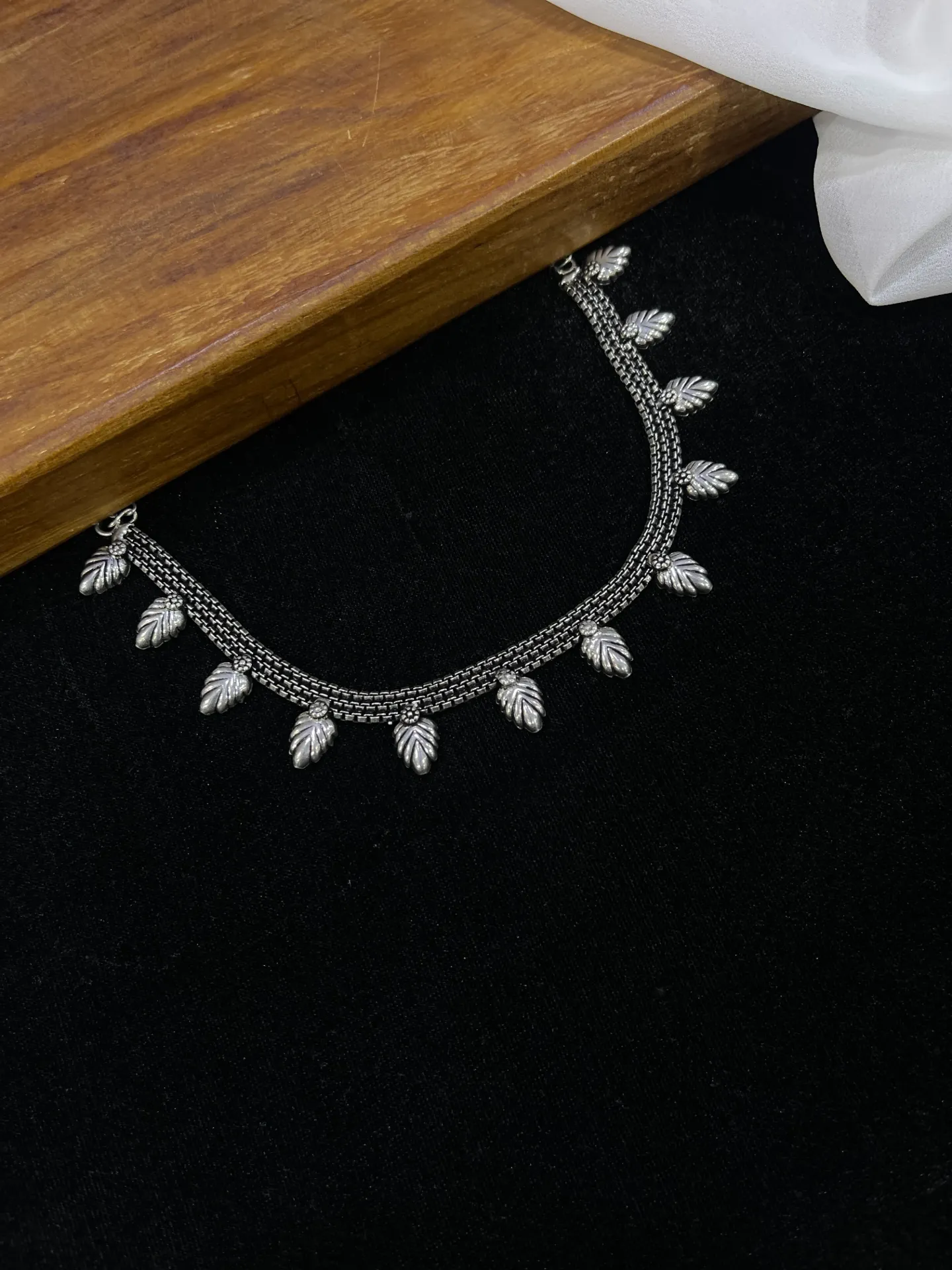 Leaf Design Oxi Necklace -N106