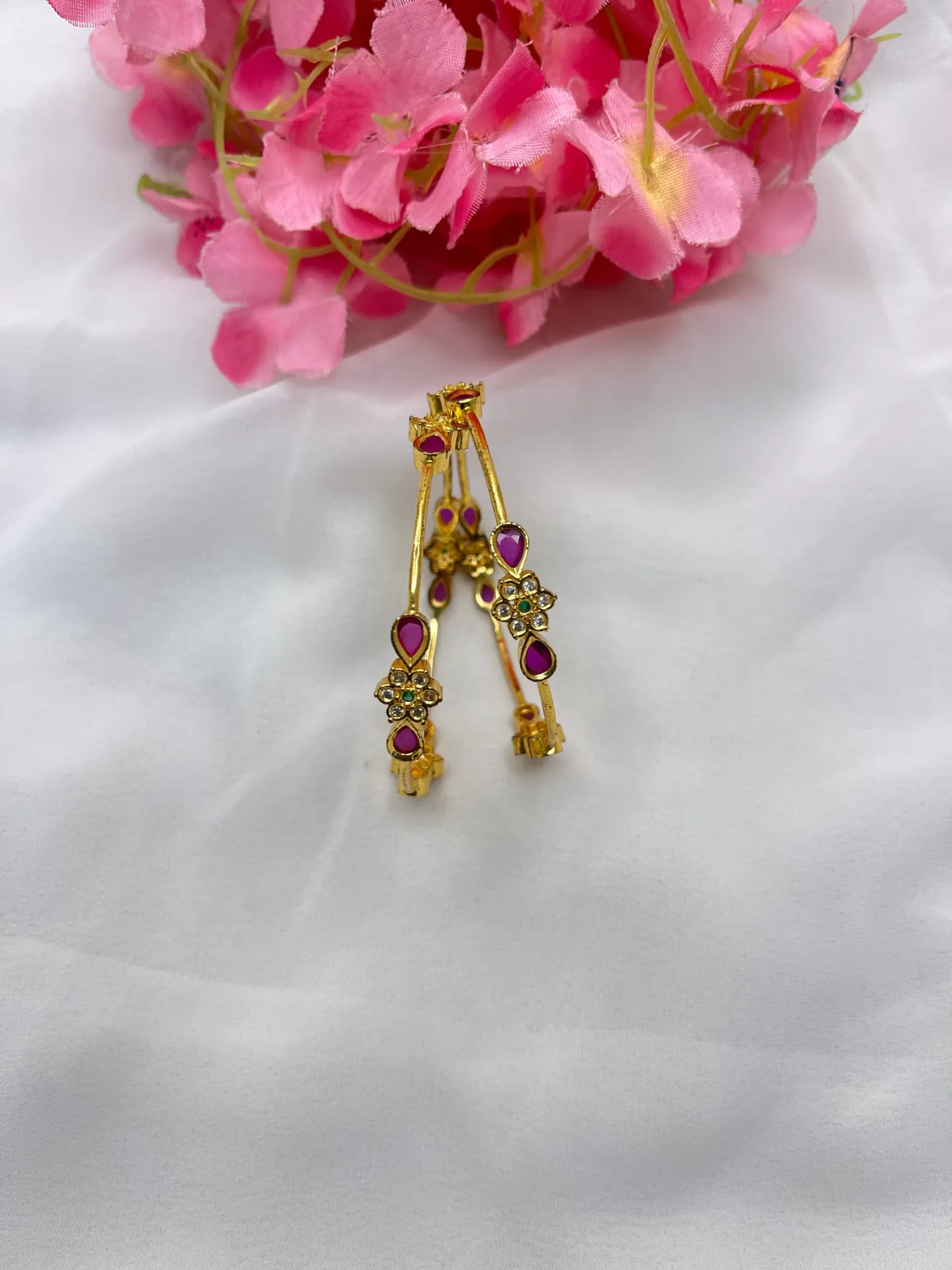 Flower Design With Pink Stone Bangles -B51