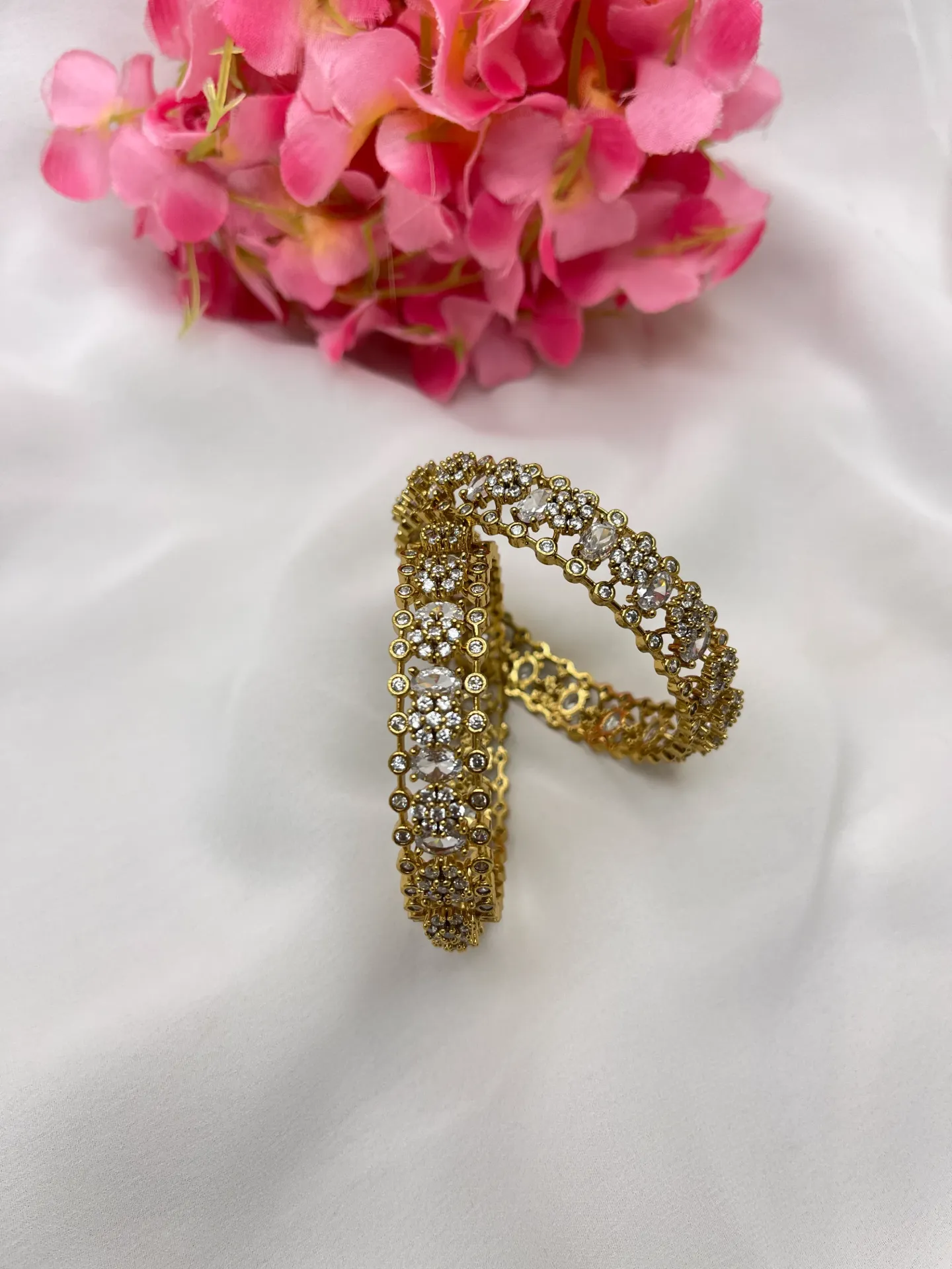 Flower Design With White Stone Bangles -B150