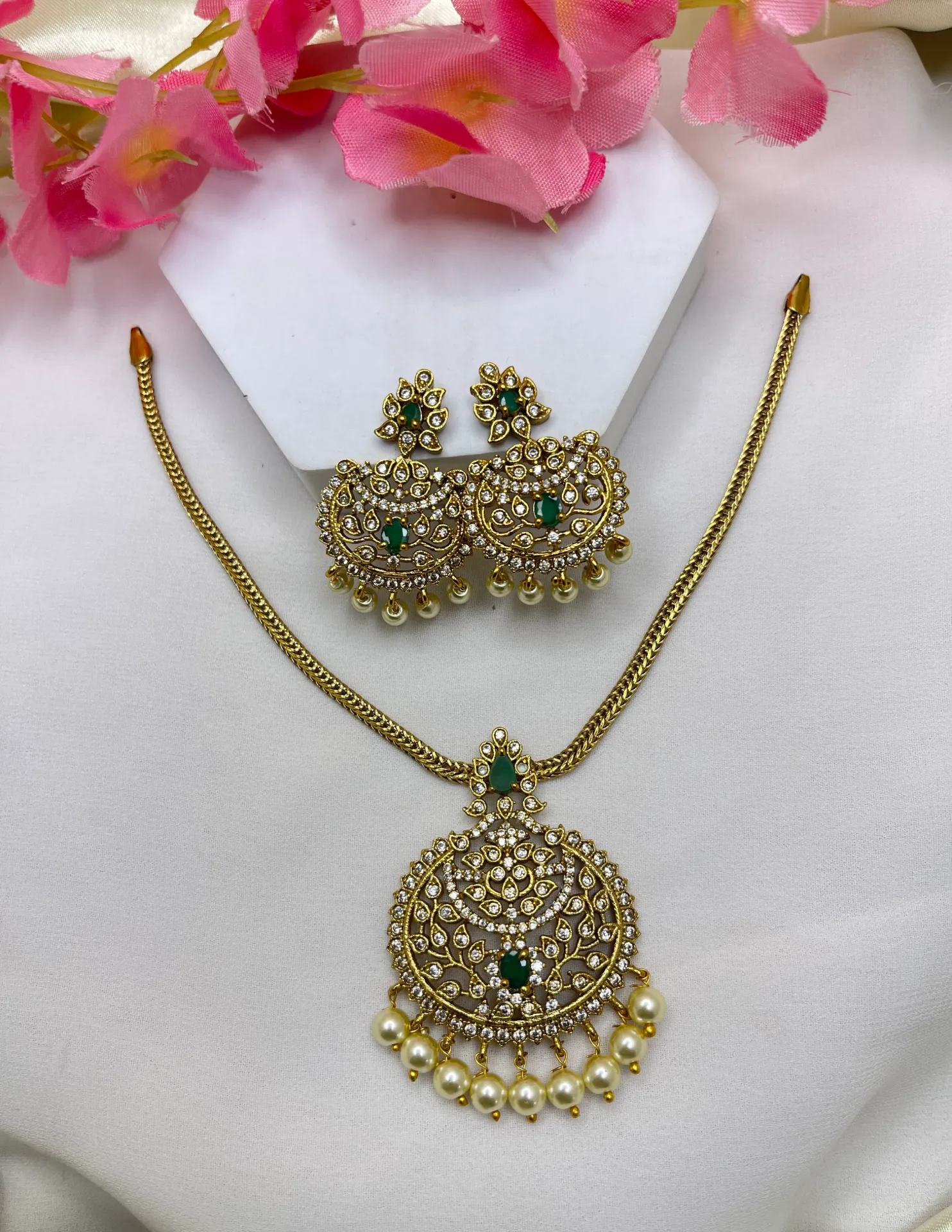 Green Stone Antique Necklace With Earrings -N174