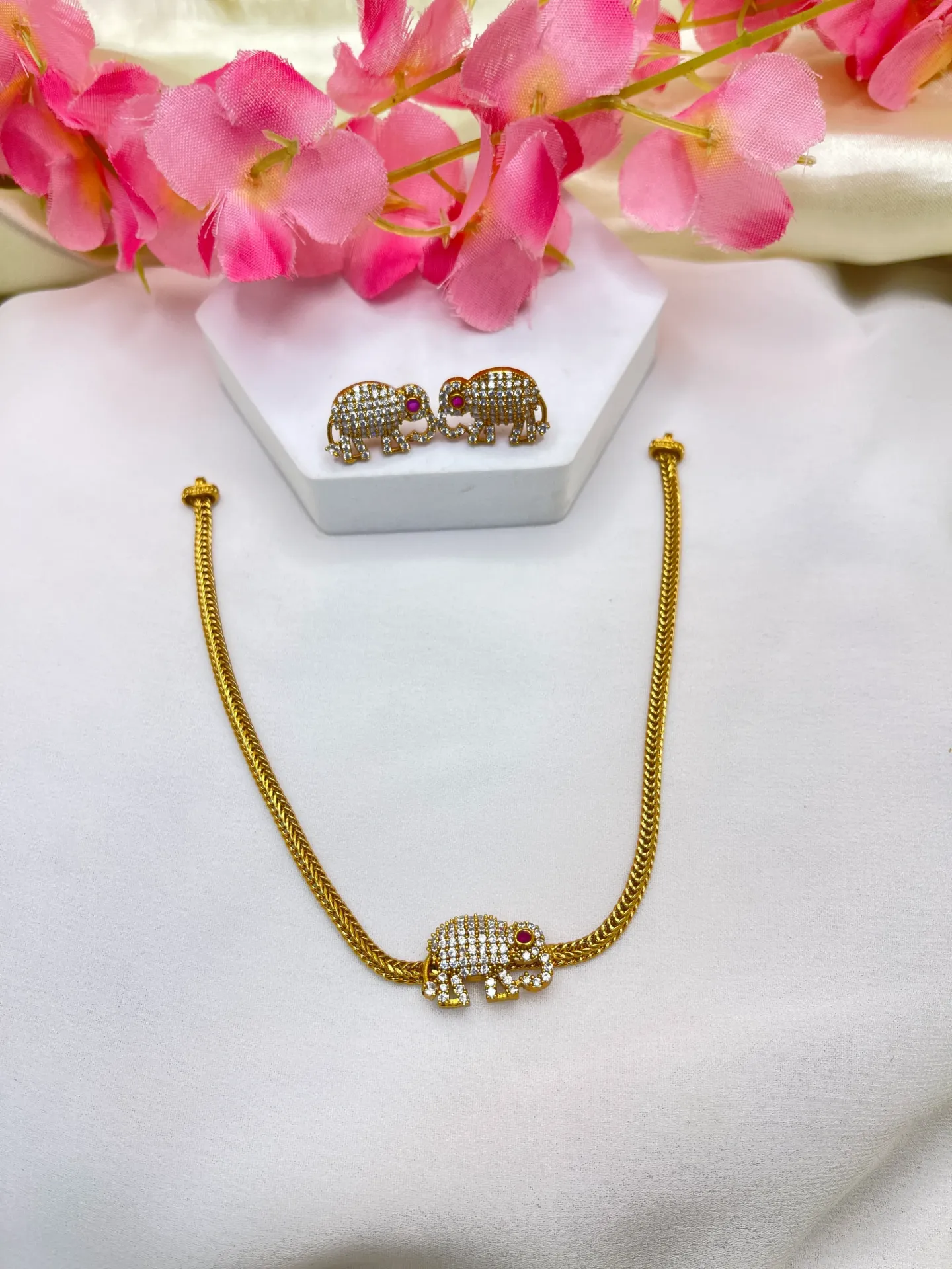 Elephant Pendent With Chain -N202