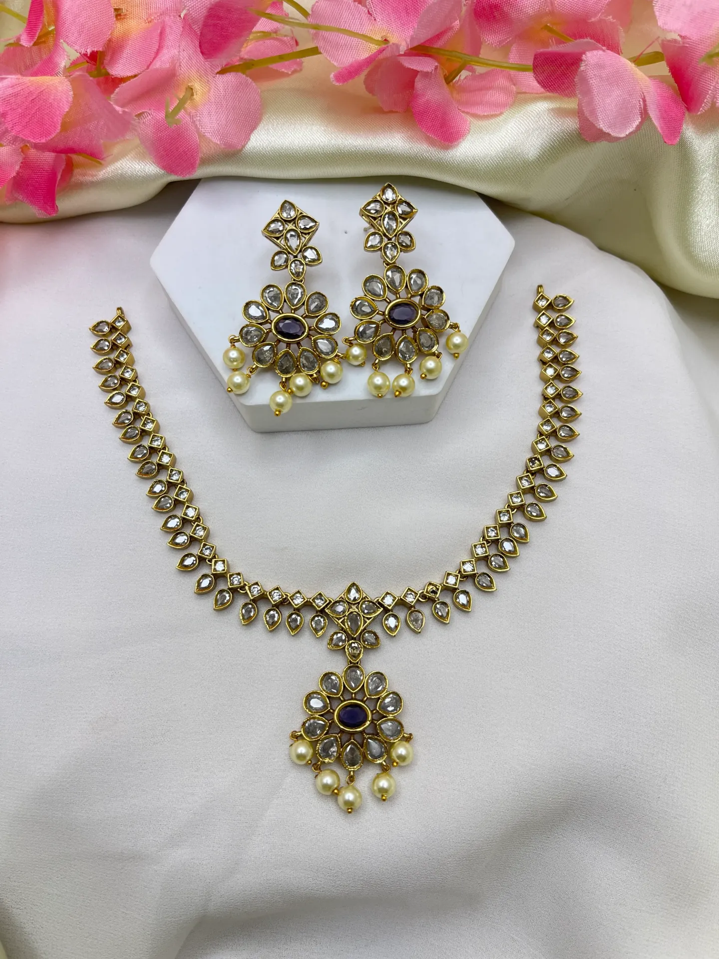 Antiqe Floral Design Necklace -N209