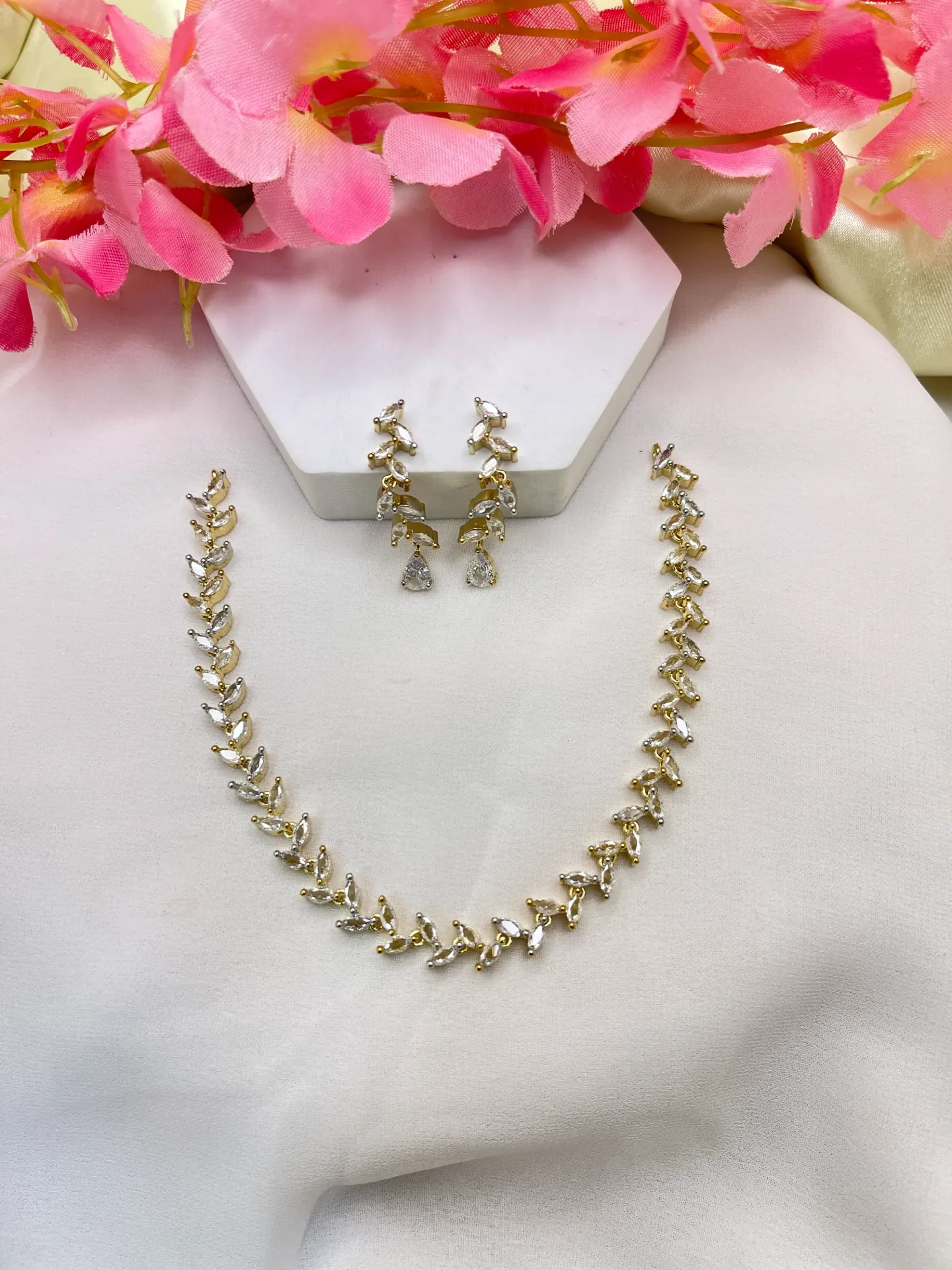 Antiqe Leaf Design Necklace-N212