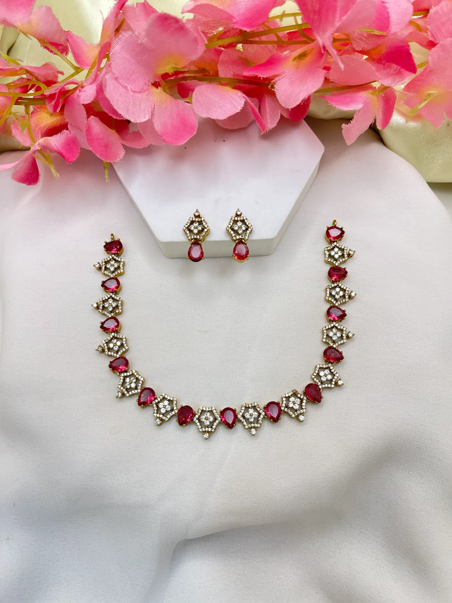 Antiqe Floral Design Necklace-N213