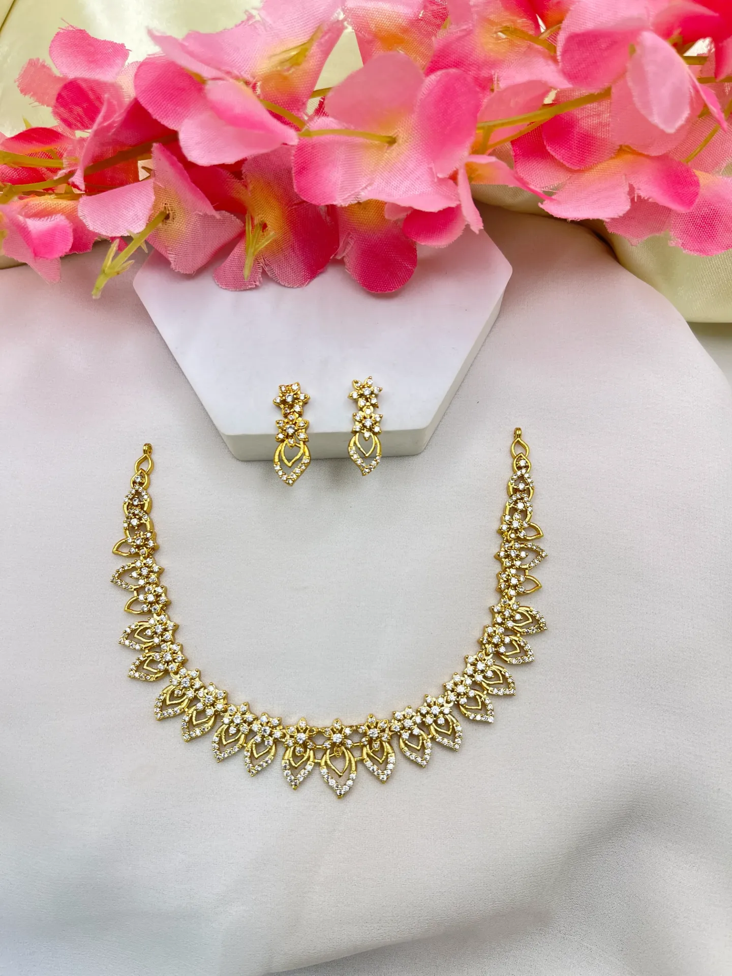 Floral Design Necklace -N214