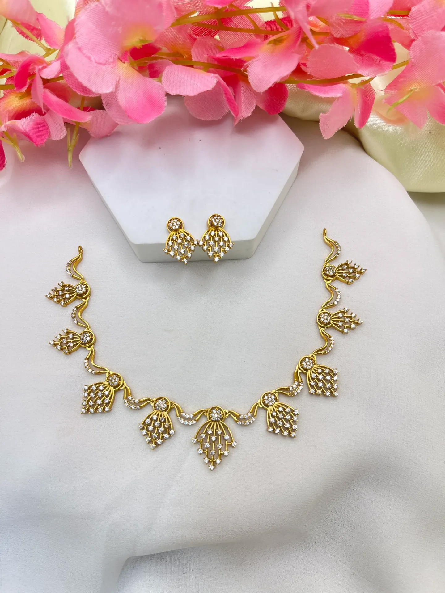 White Stone Antique Necklace -N220