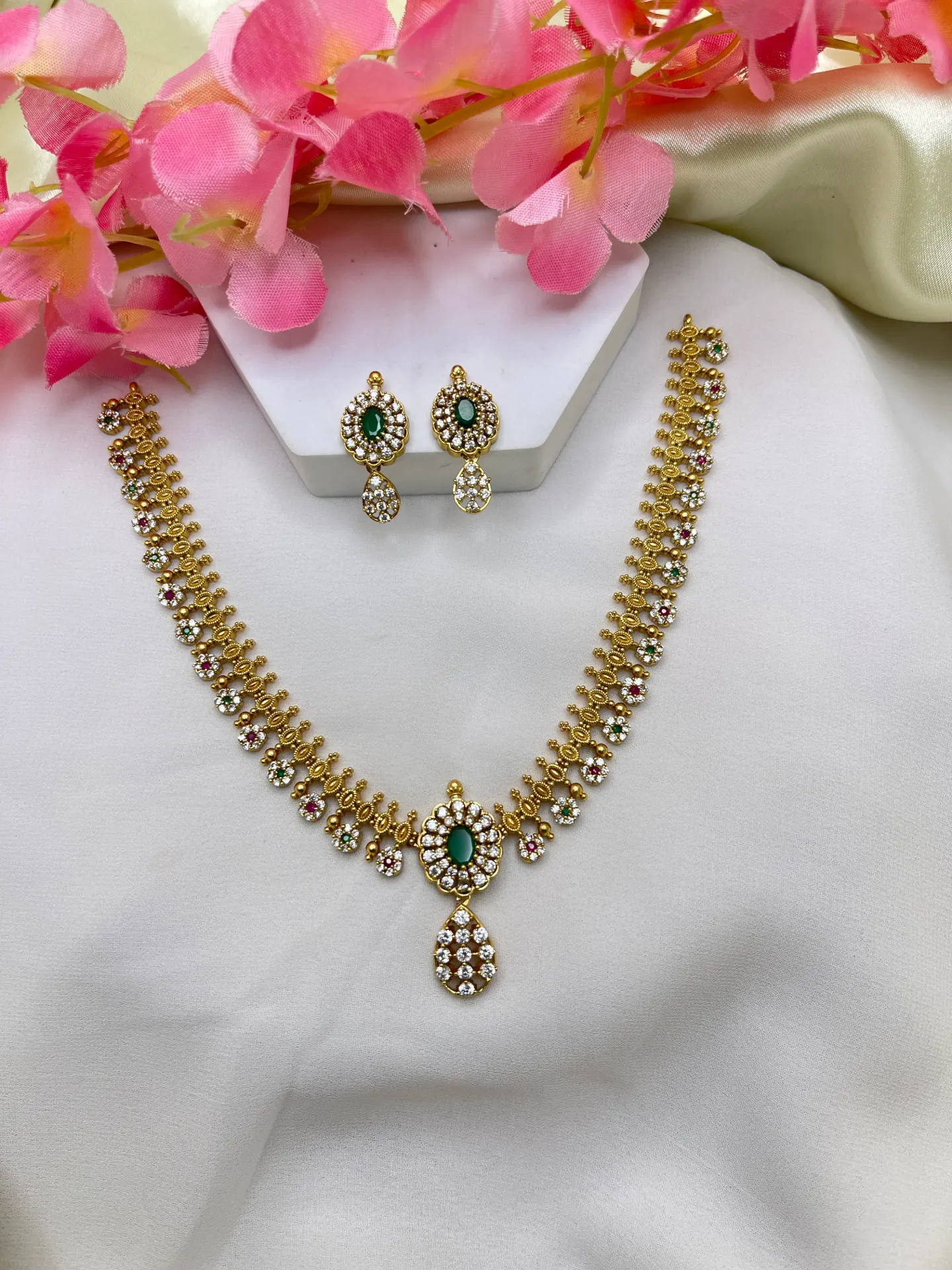 Antique Floral Design Necklace-N224