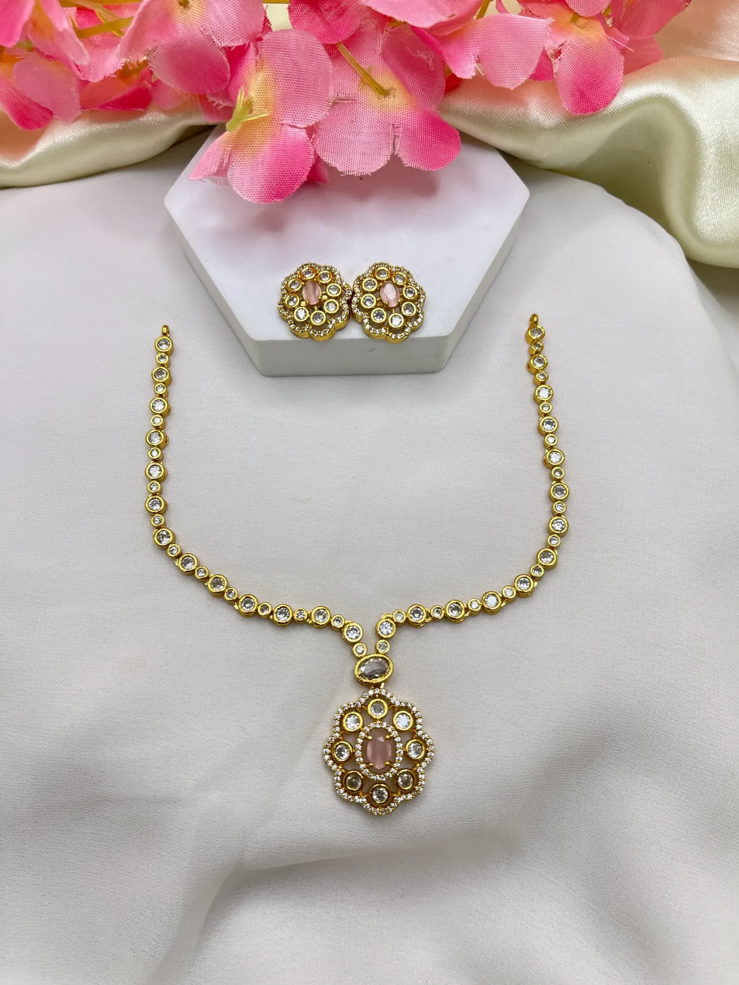 Antique Floral Design Necklace-N229