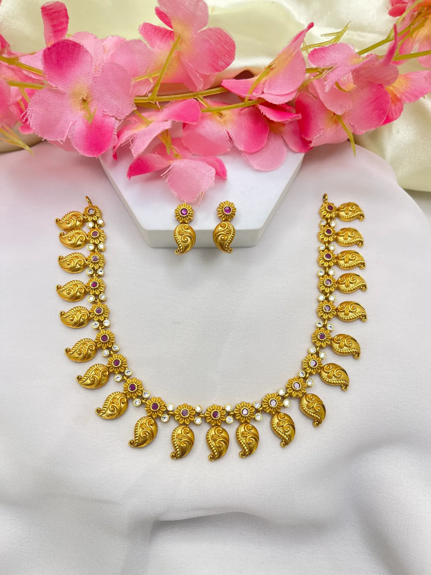Manga Design Antique Necklace -N232