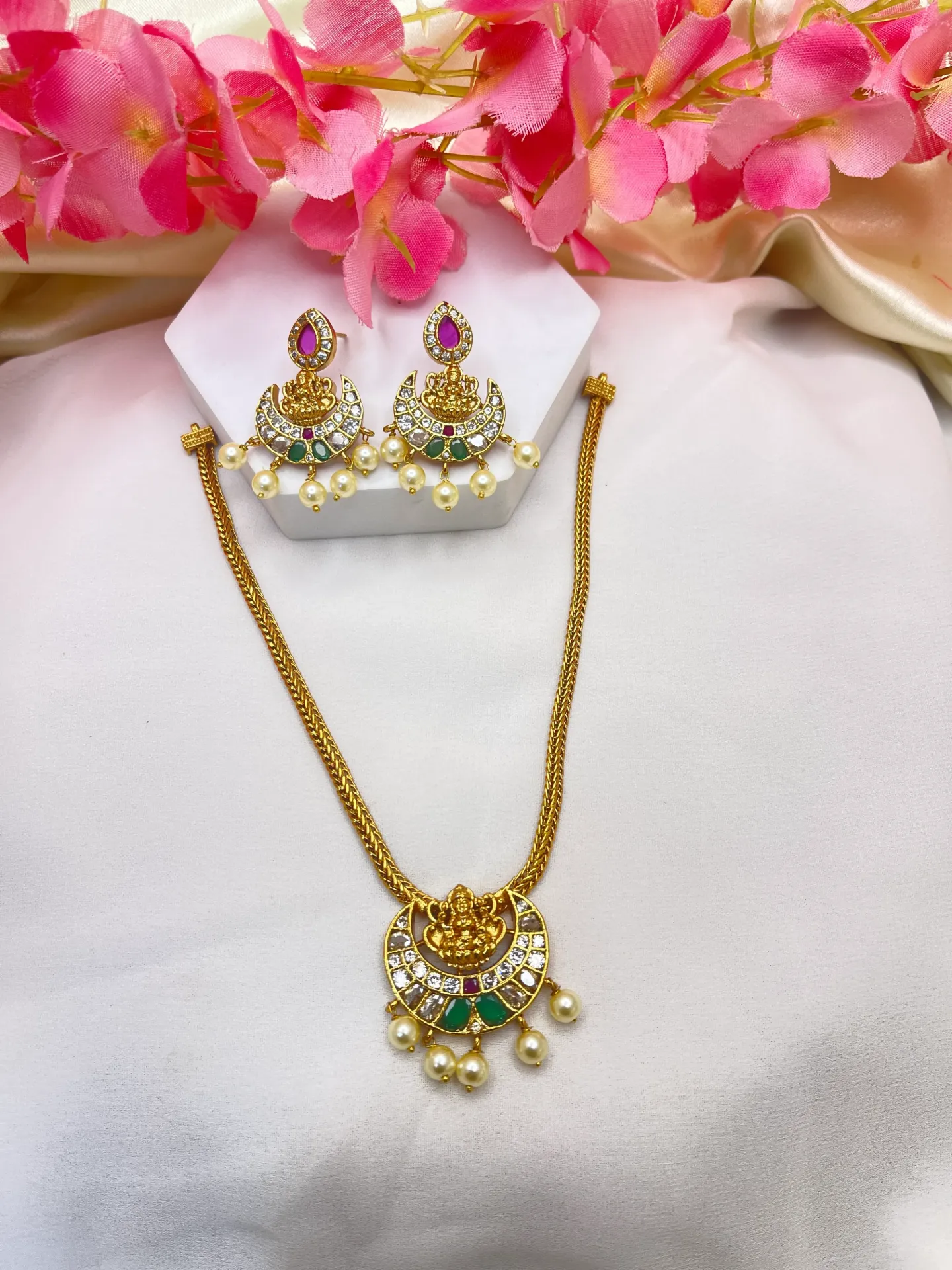 Lakshmi Design With Green Stone Necklace -N236