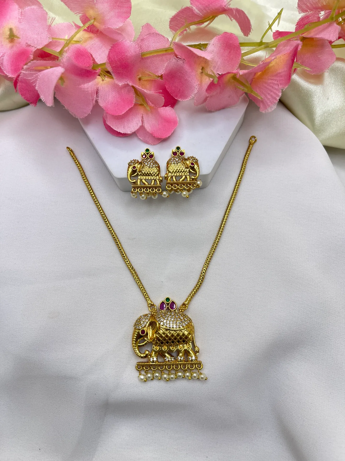 [Necklace 240] Elephant Pendent With Chain -N240