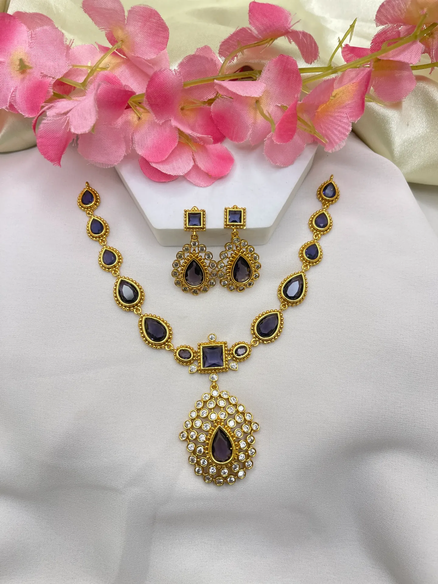 Heritage Floral Necklace-N255