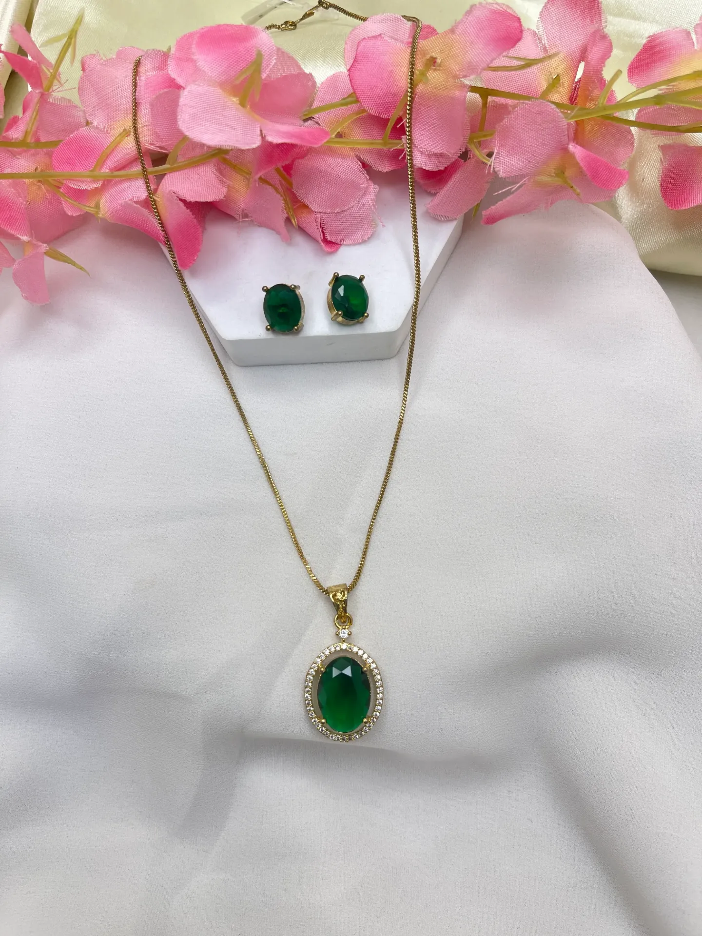 Emerald Grace Pendant -N290