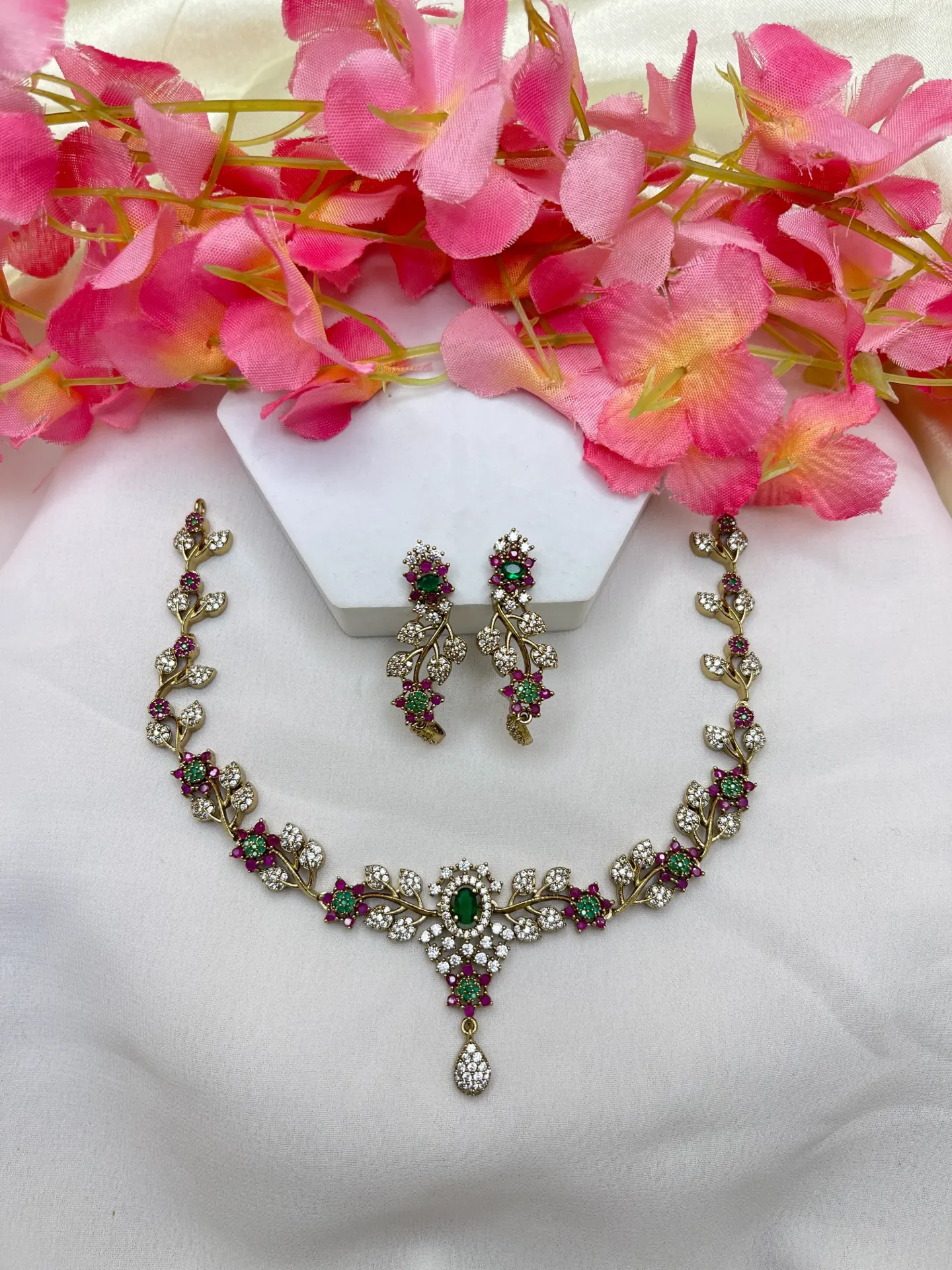 Leaf Design Stone Necklace -N307