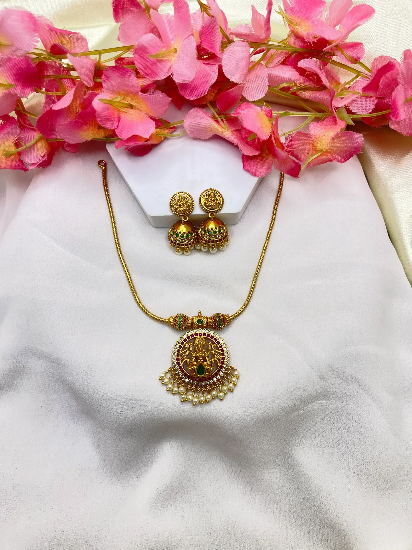 Lakshmi Pendent With Chain -N315