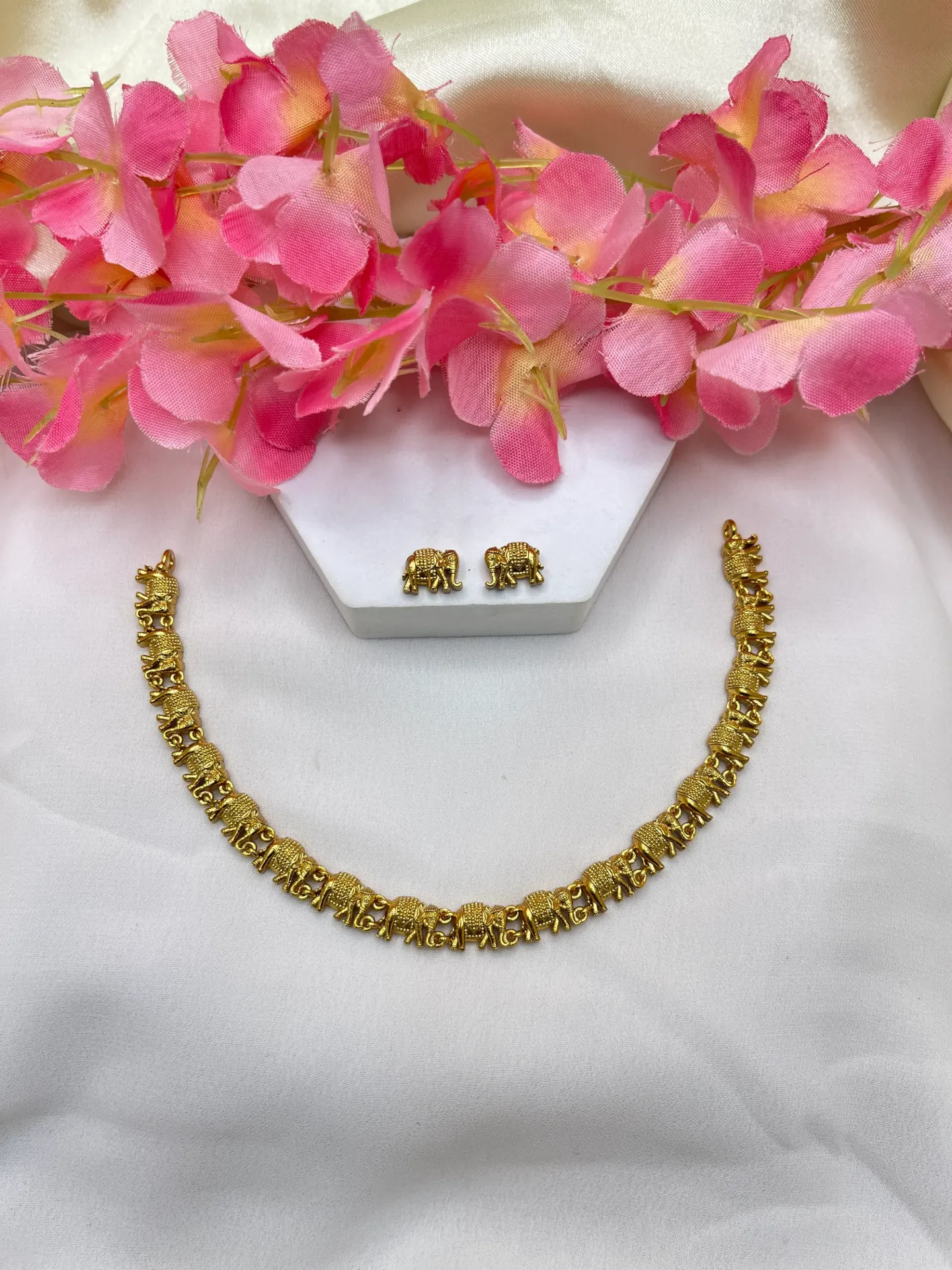 Elephant Design Necklace And Earrings -N319