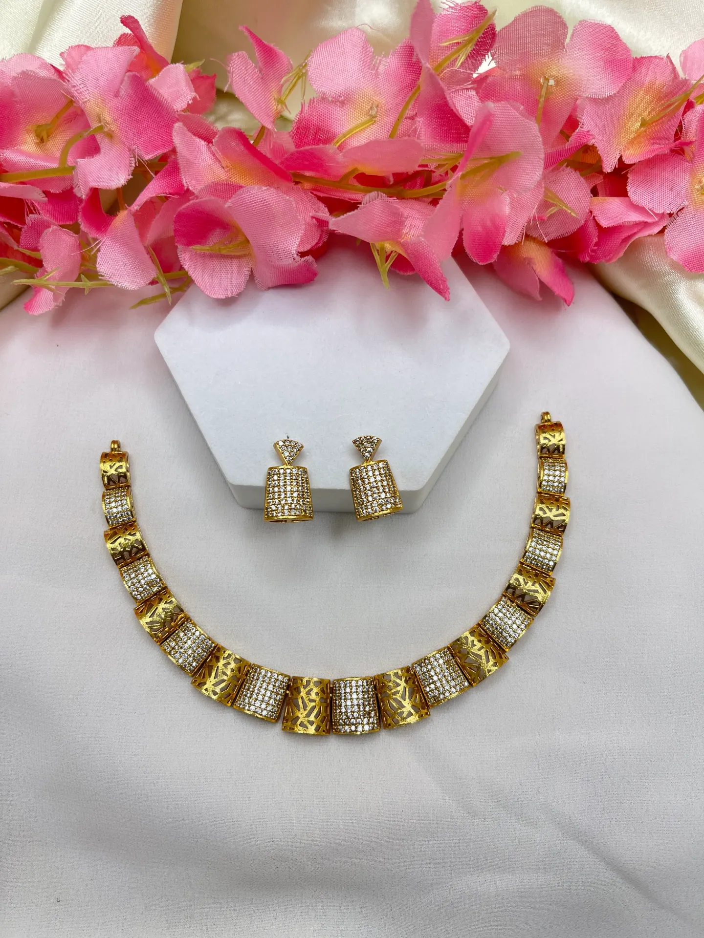 Royal Antique Gold Finish Necklace -N333