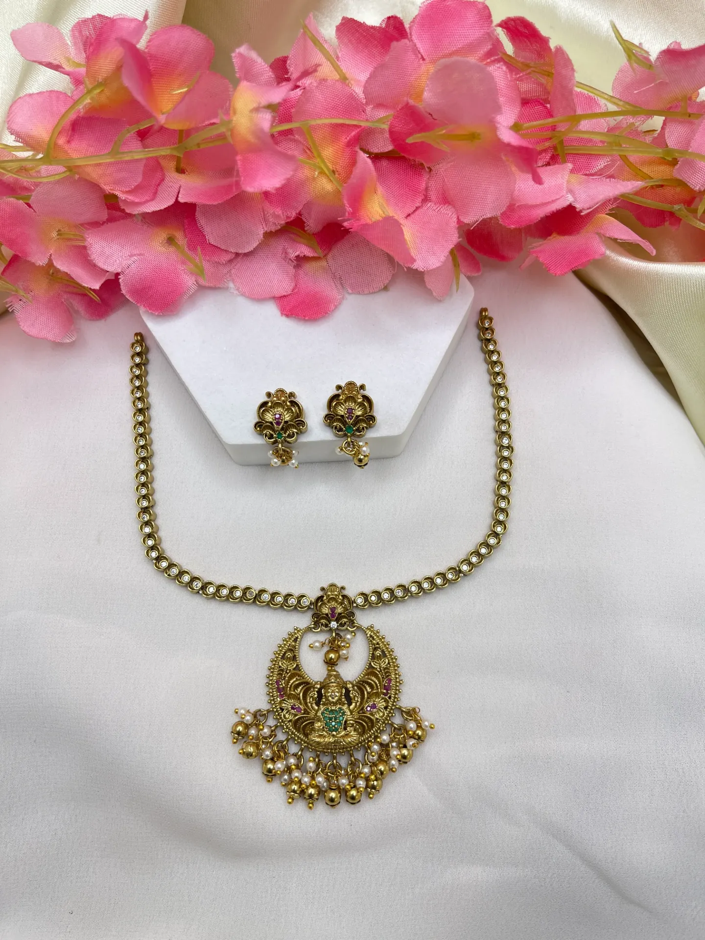 Antique Lakshmi Pendent With Chain -N338