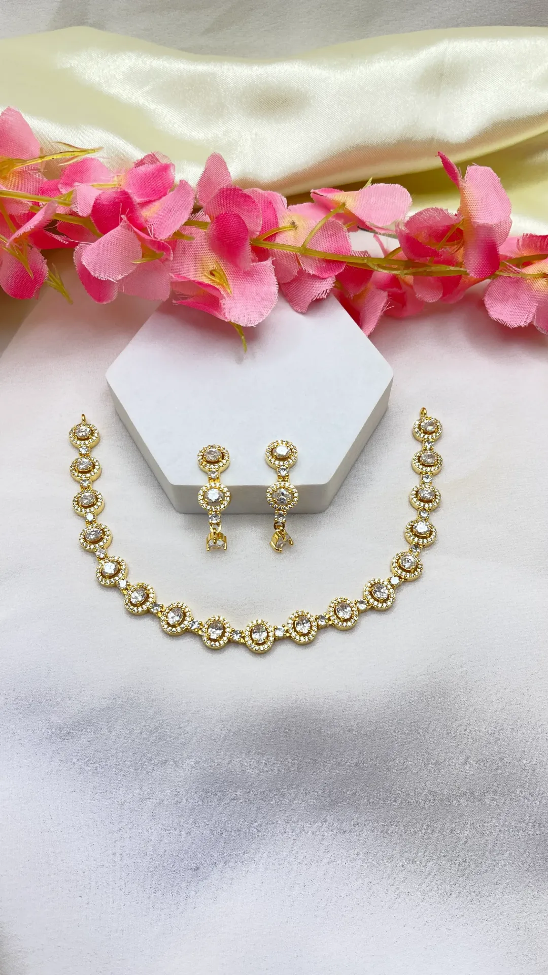 White Stone Necklace And Earrings -N347