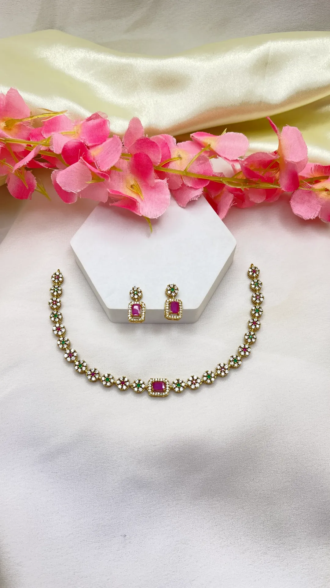 Floral Design Necklace -N351