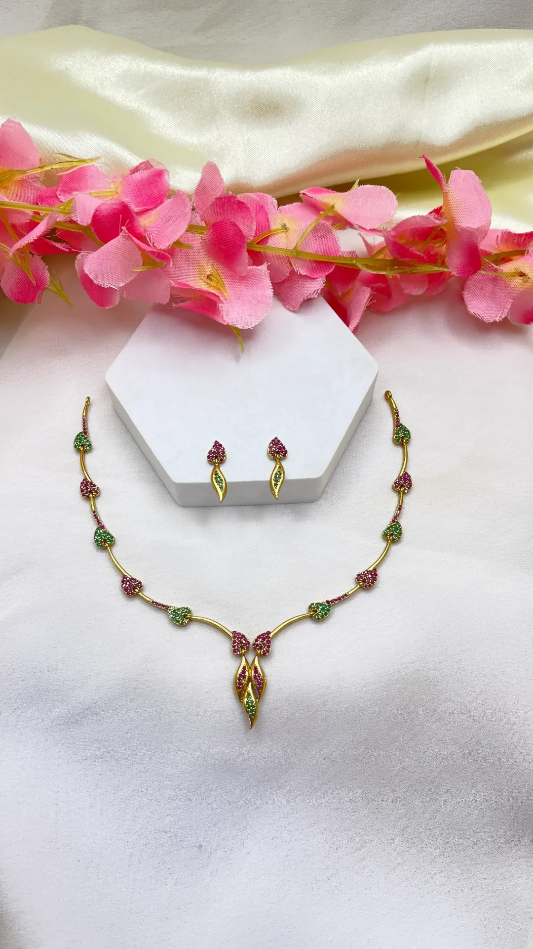 Floral Design Necklace -N360