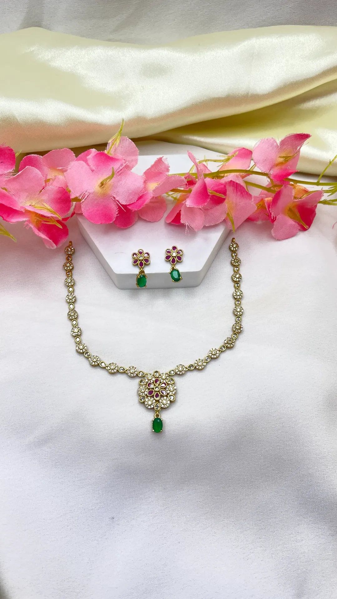 Flower Design Necklace -N365