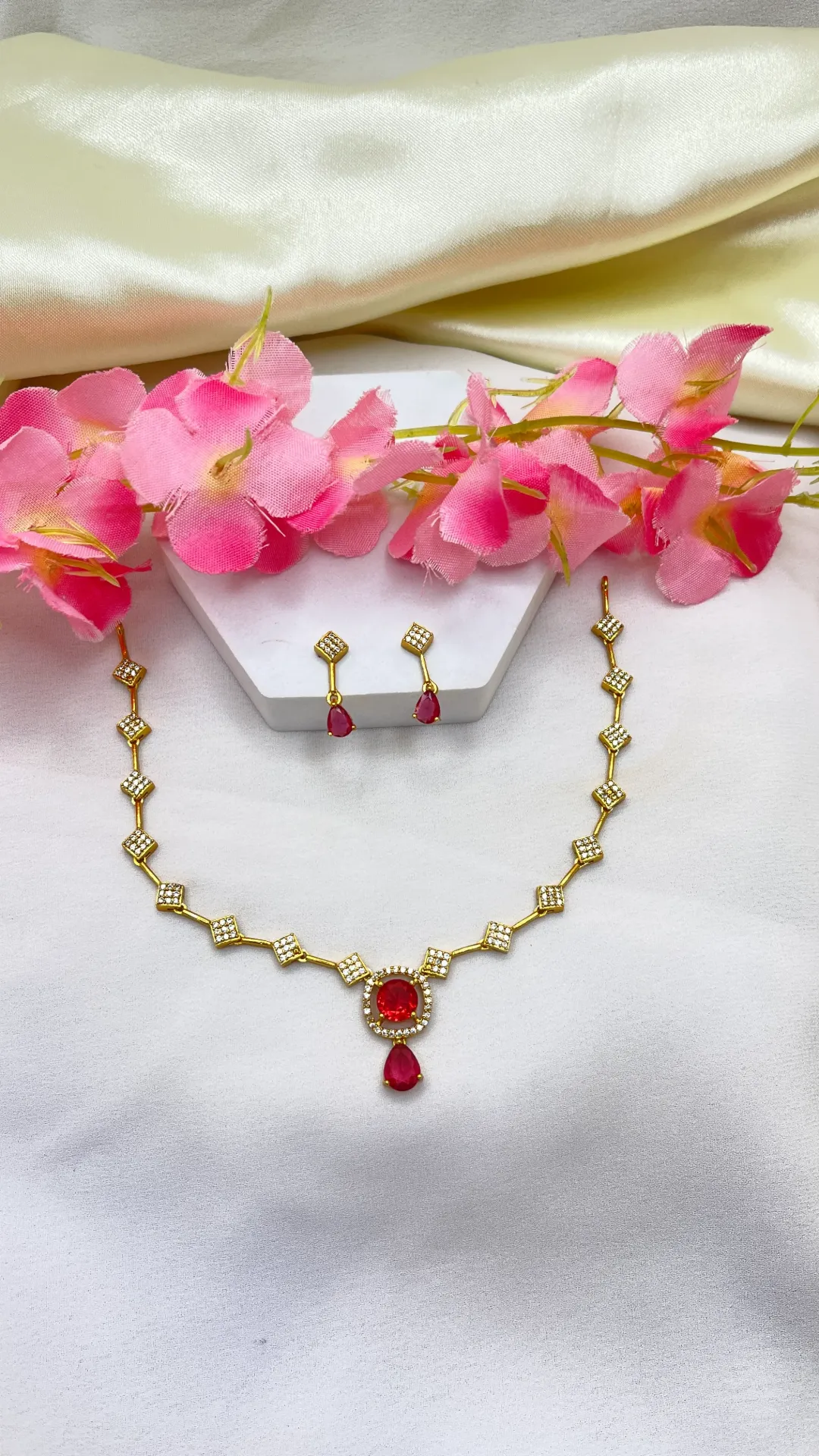 Red And White Stone Necklace -N366