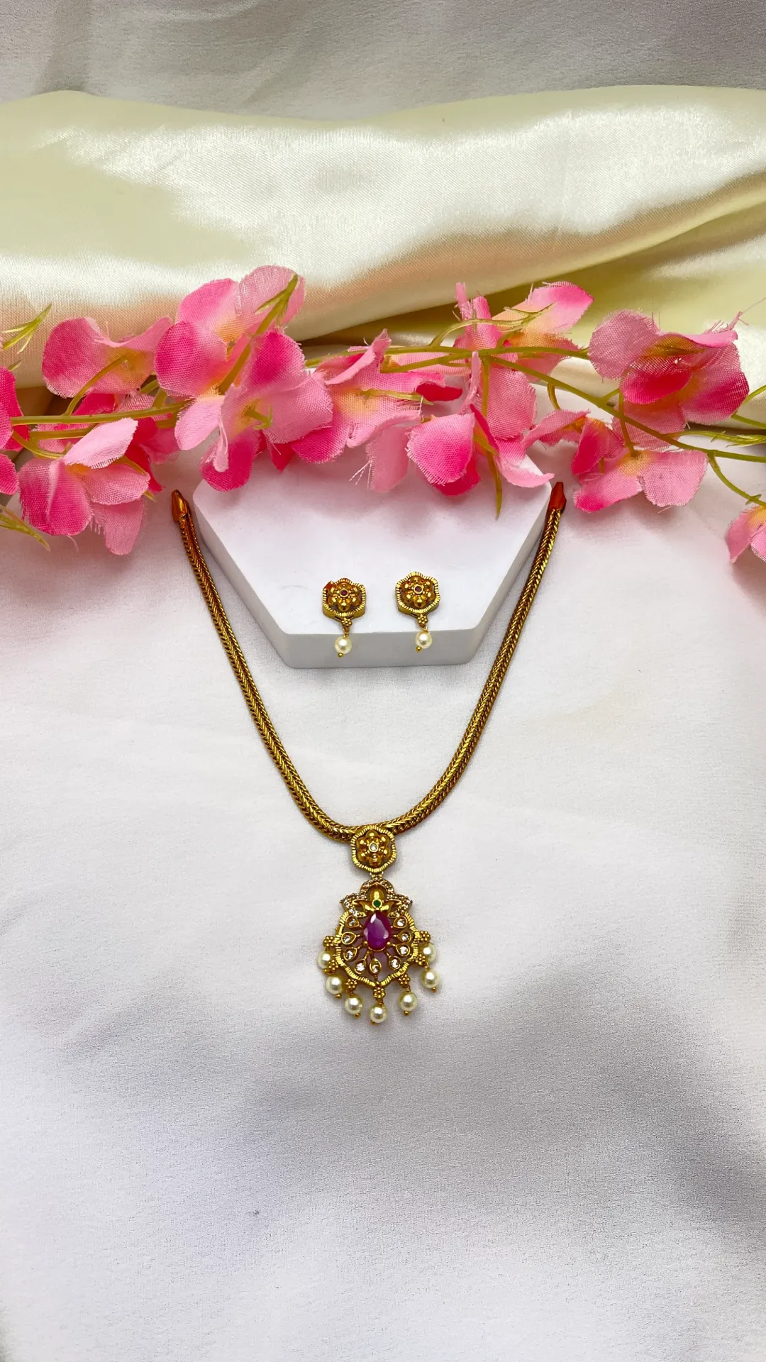 Flower Design Necklace -N371