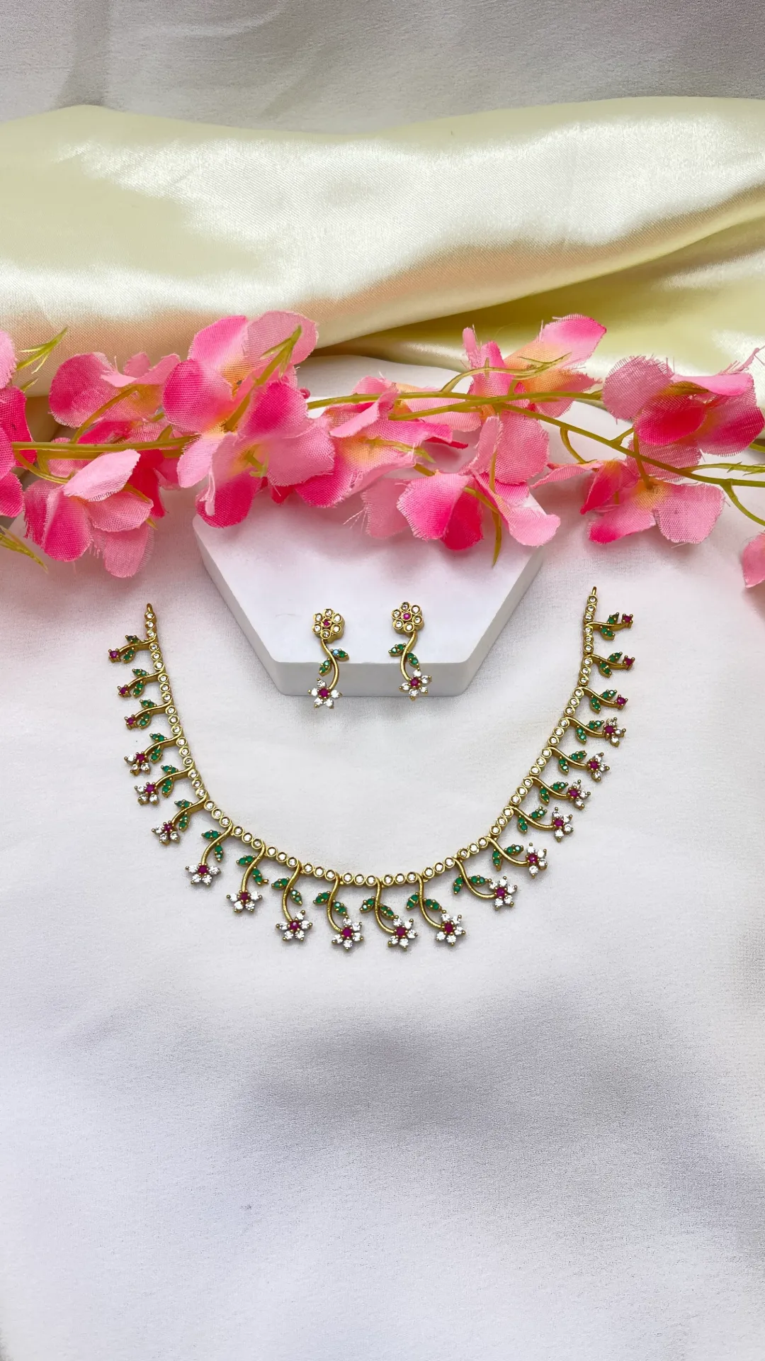 Leaf Design Necklace -N372