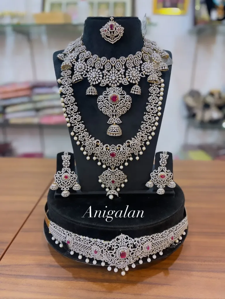 [ADBS024] Luxury White Stone Bridal Set