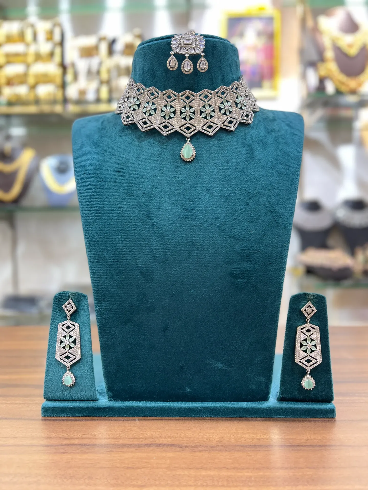 Flower Design Choker Set-CHK031