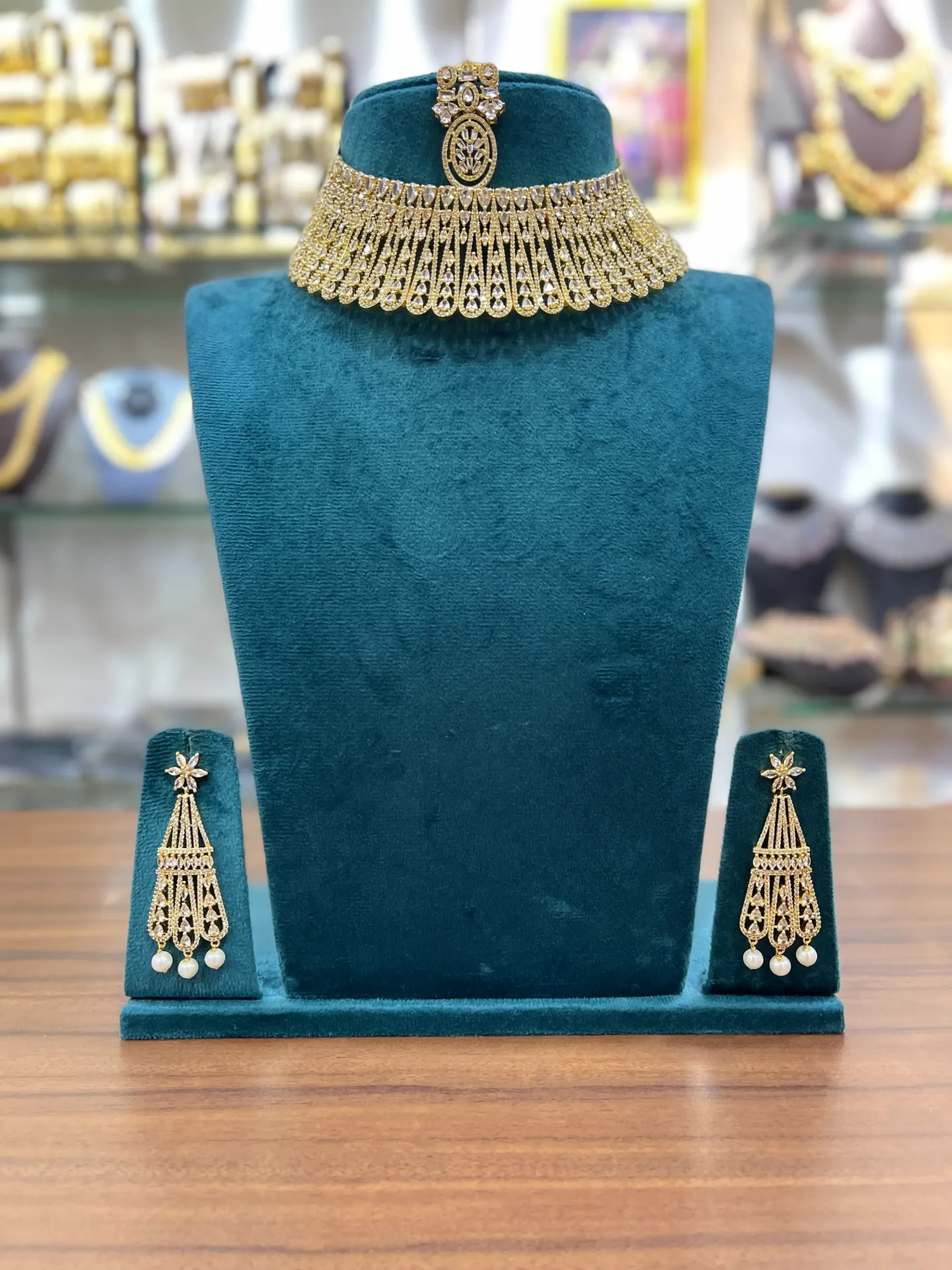 [CHK037] White Stone AD Necklace With Matching Earings And Tikka -CHK037