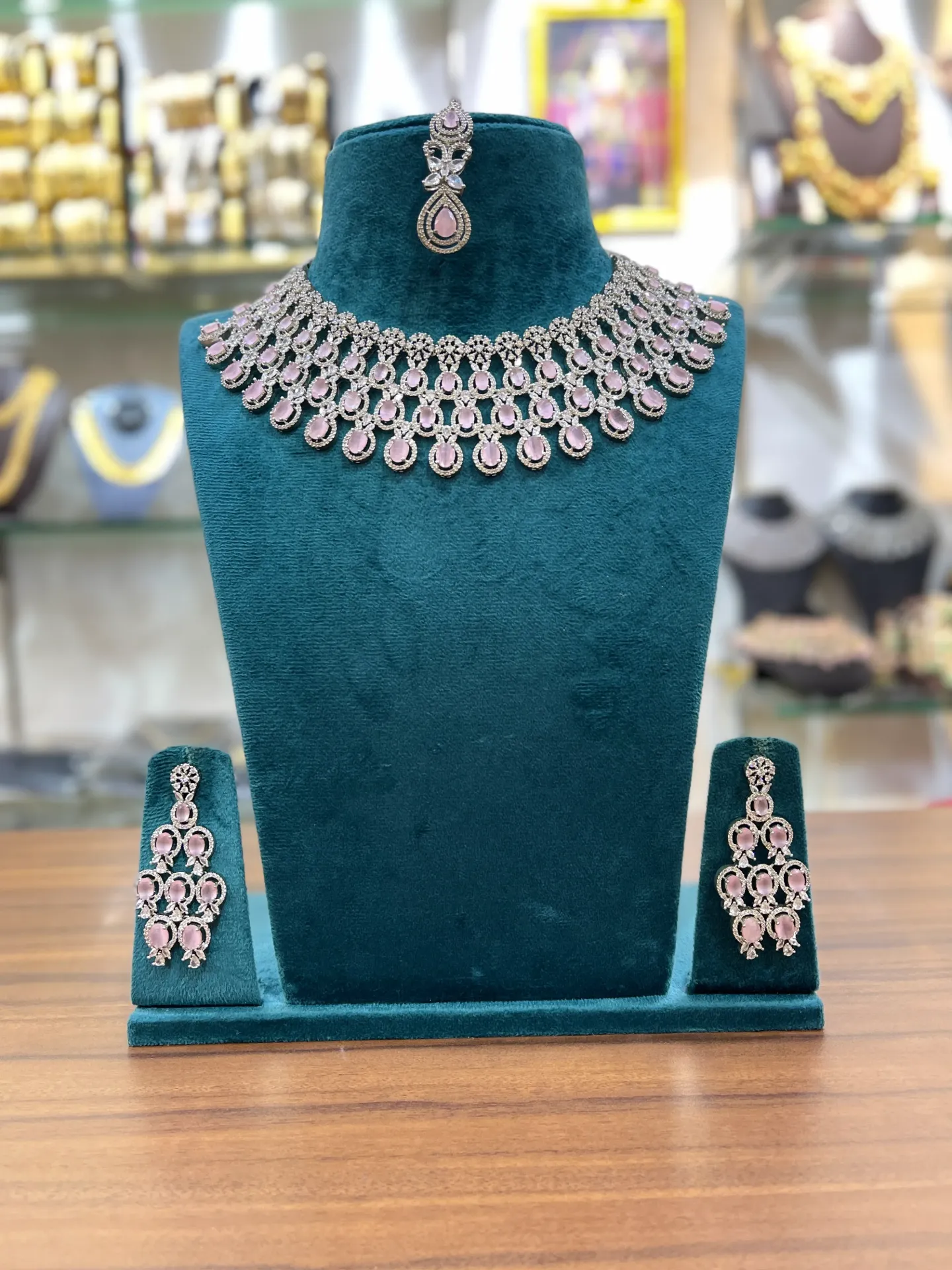 [CHK040] Floral Design With Baby Pink Stone Choker Set-CHK040