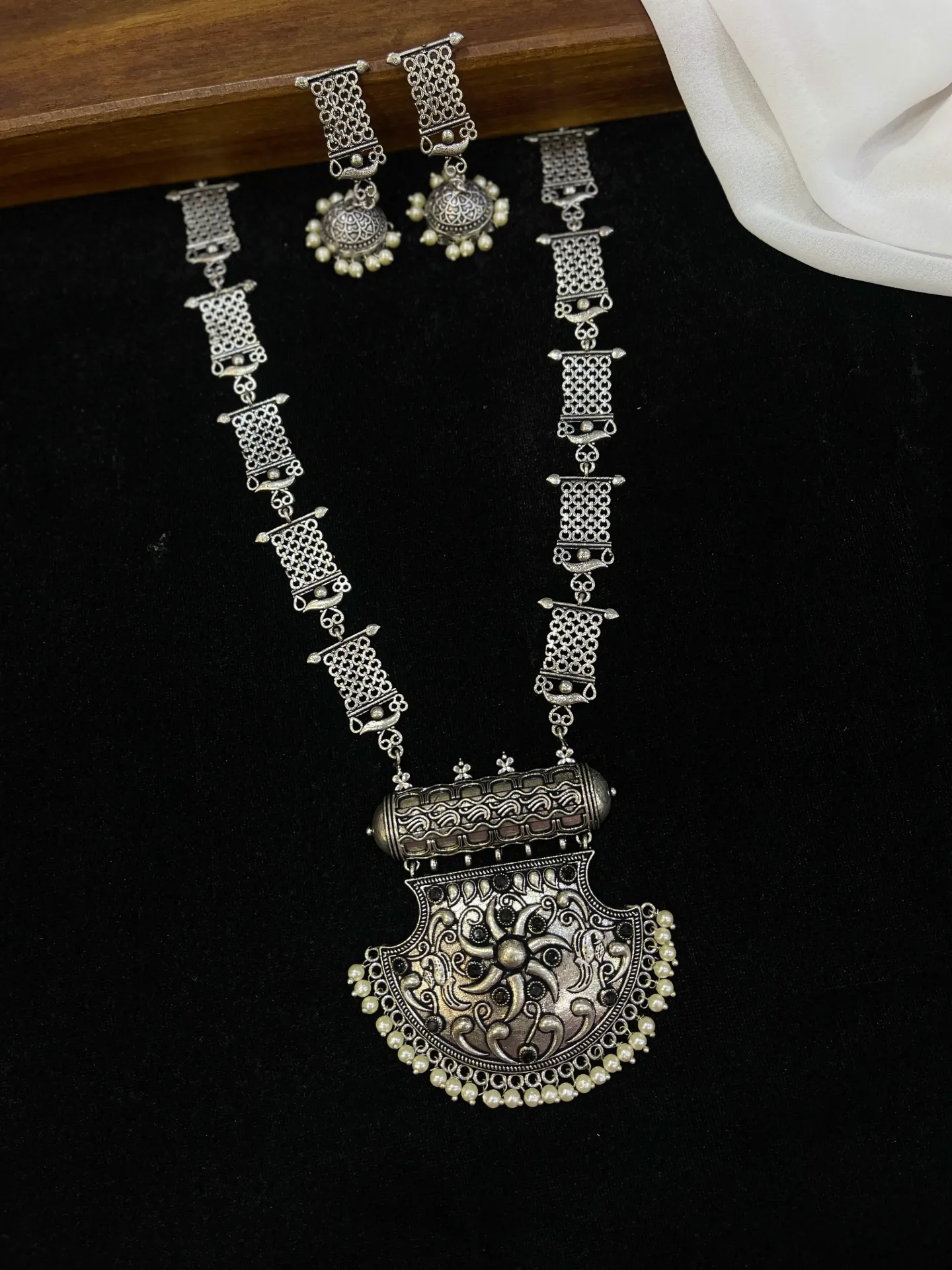 White Beads Design Chain With Matching Eerrings -N19